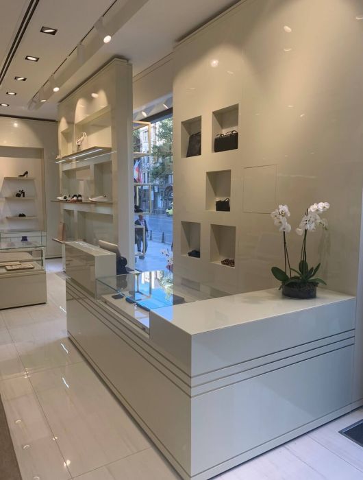 Arredamento e design di Giacometti Arte per tblisi Georgia - garderobe multibrand
