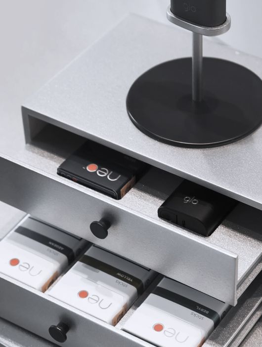 Cassettiera in Corian per Glo