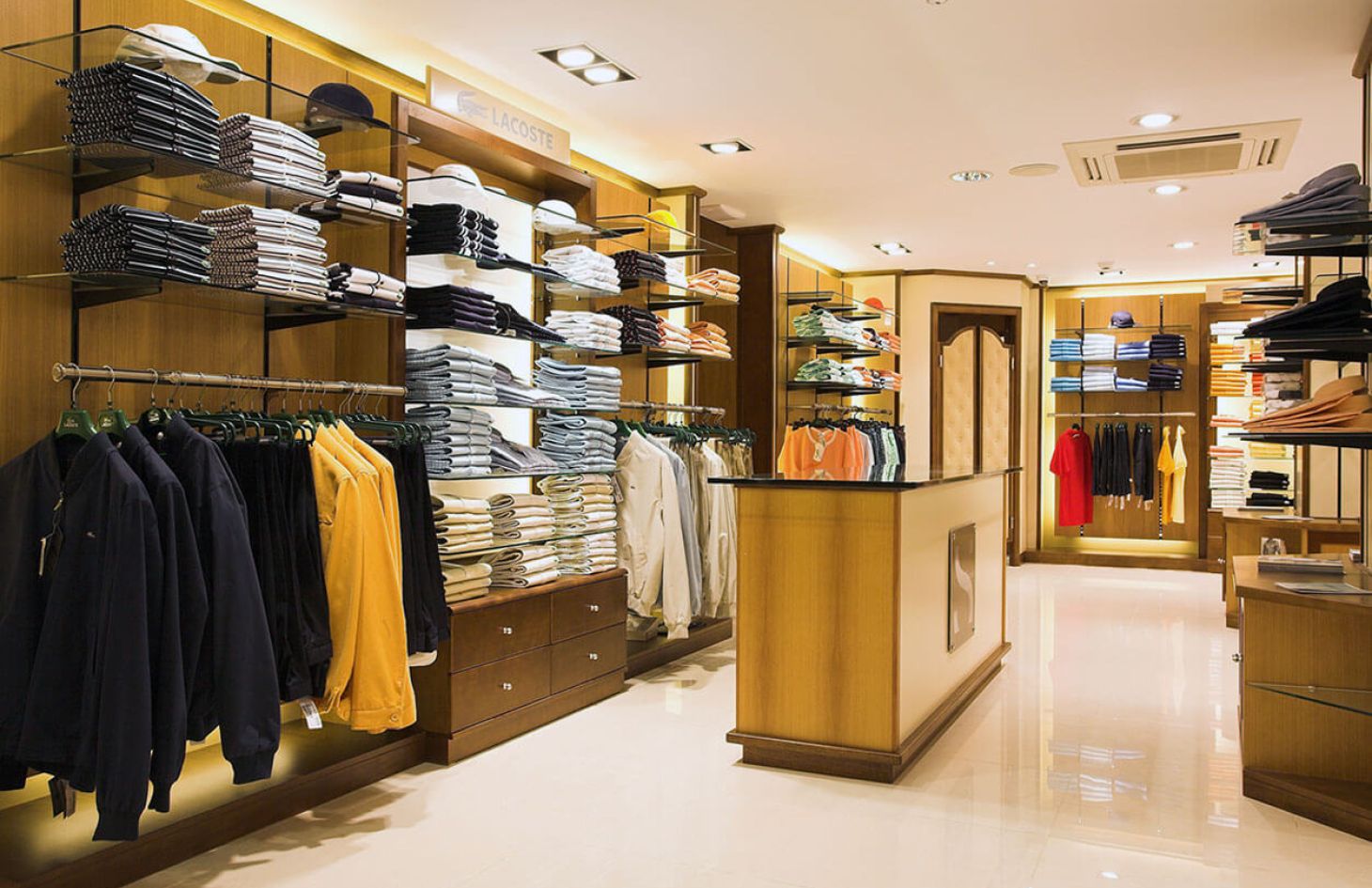 Arredo di interni per negozio di Abbigliamento Scarabee
