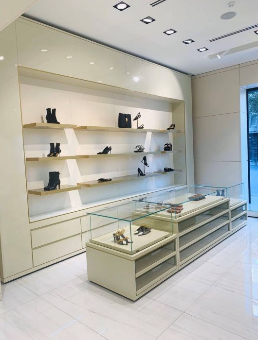 Arredamento e design di Giacometti Arte per tblisi Georgia - garderobe multibrand 